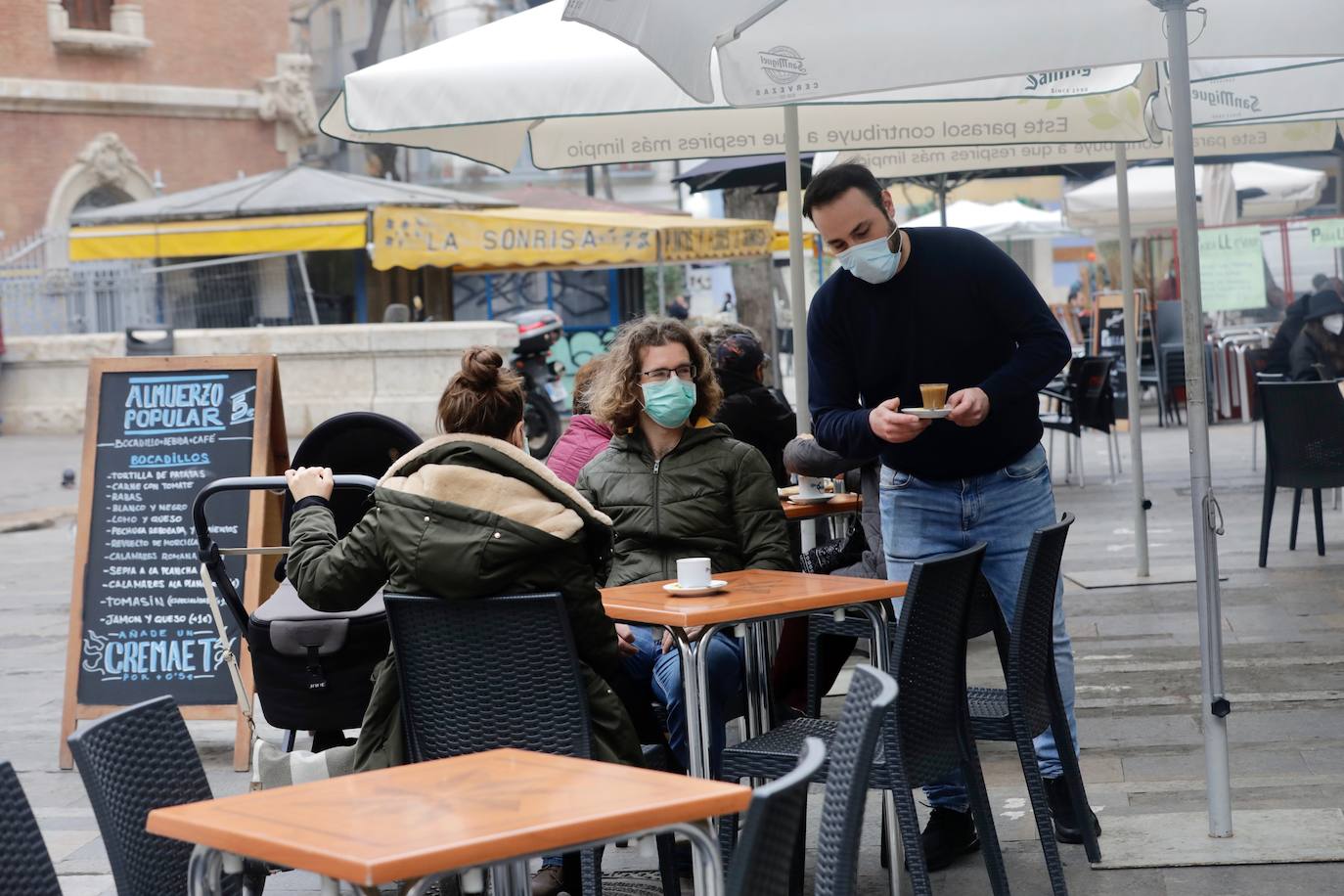 Los bares valencianos vuelven a abrir sus puertas