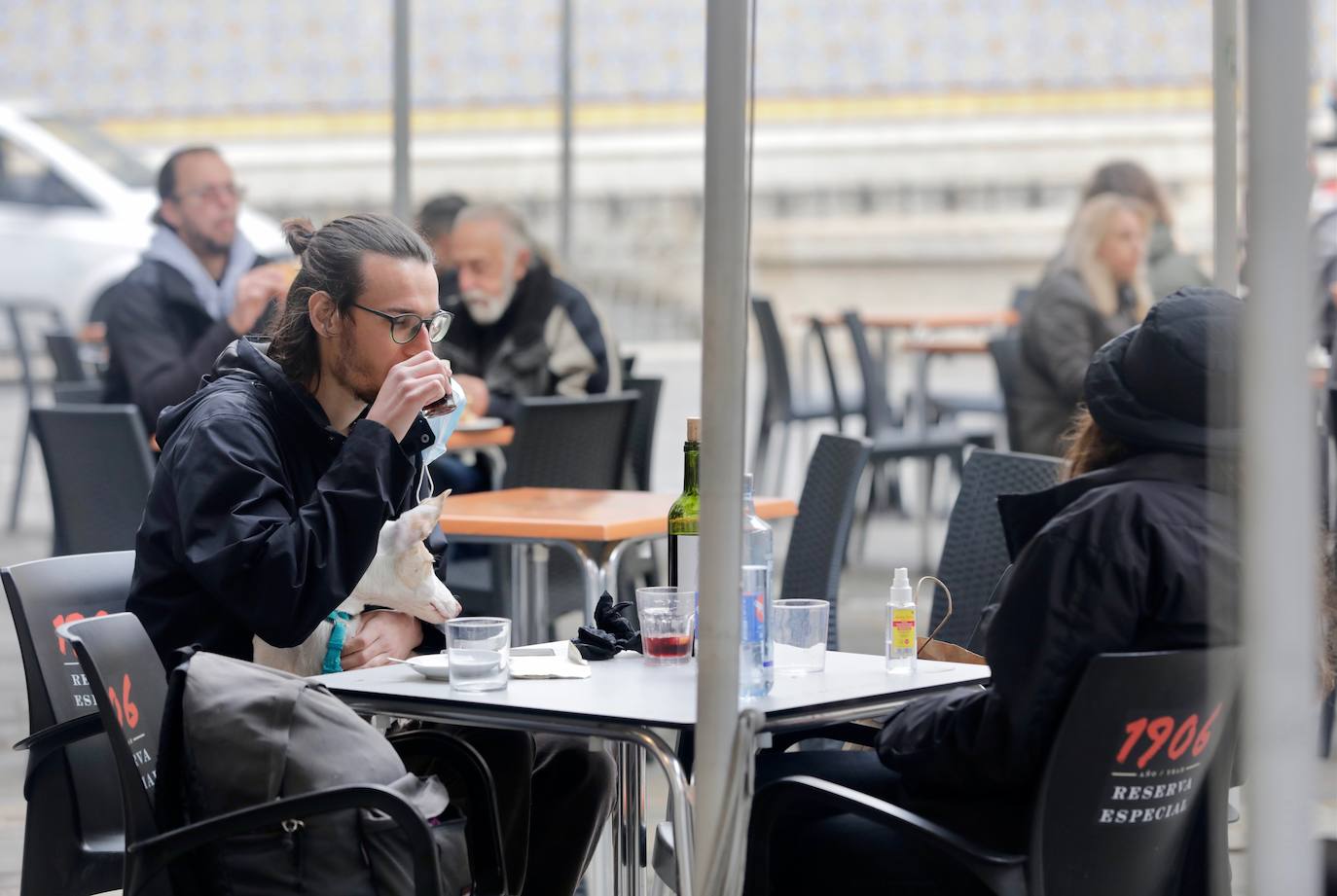 Los bares valencianos vuelven a abrir sus puertas