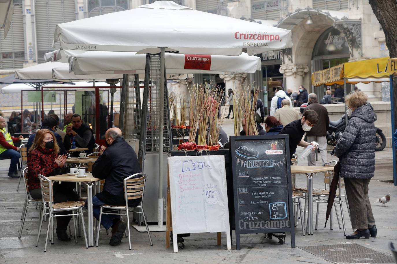 Los bares valencianos vuelven a abrir sus puertas