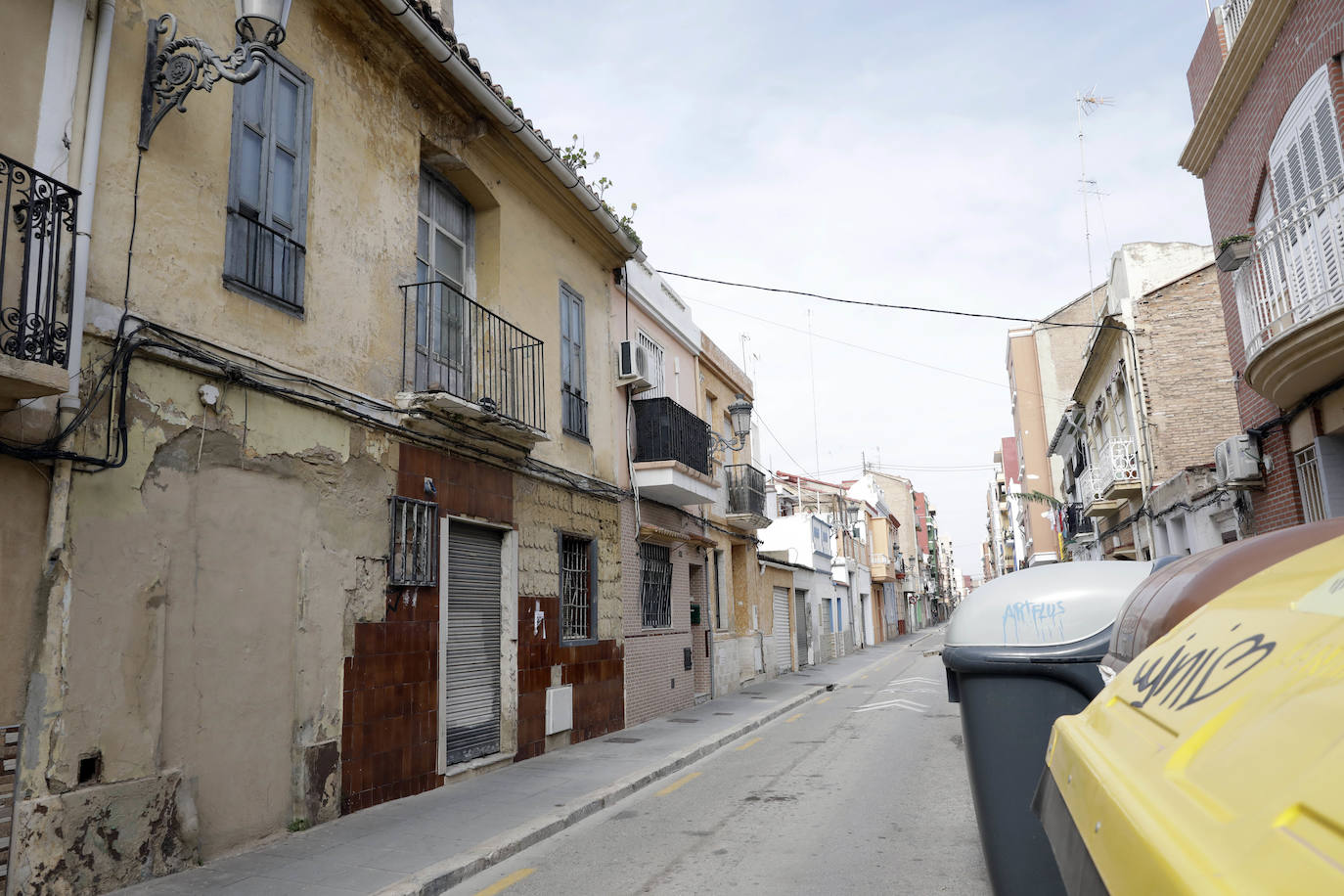 Rehabilitación y abandono. Tras 15 años de bloqueo por los recursos al anterior plan, el barrio muestra otro rostro, aunque los vecinos exigen más celeridad