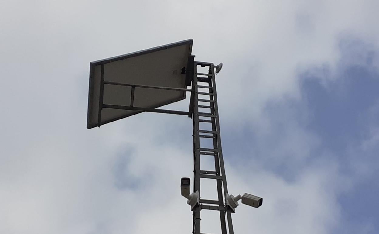 Una de las cámaras instaladas en los campos de Oliva. 