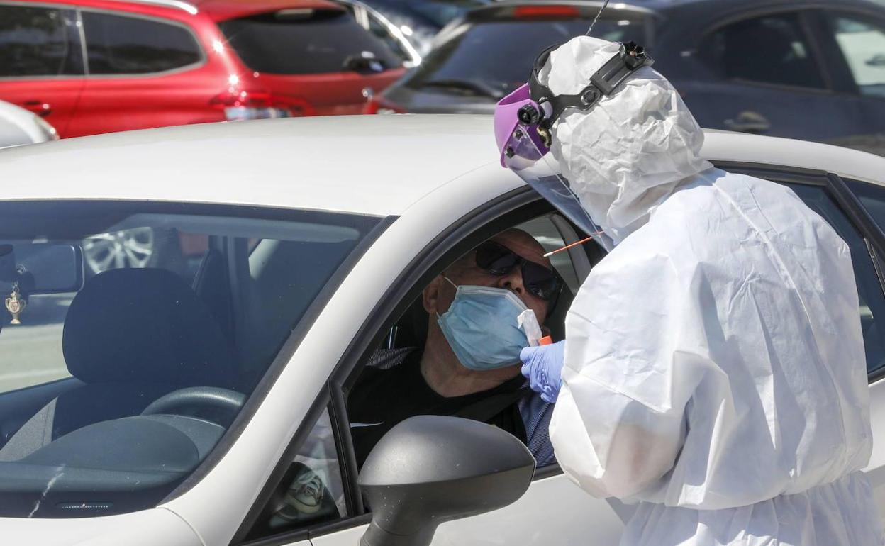 Prueba PCR en un hospital valenciano.