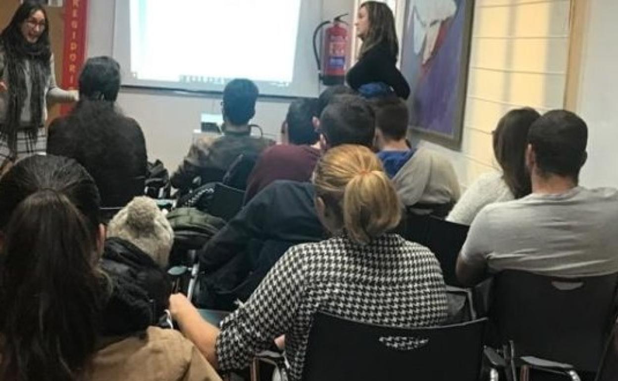 Una charla informativa en la Casa de la Joventut de años pasados. 