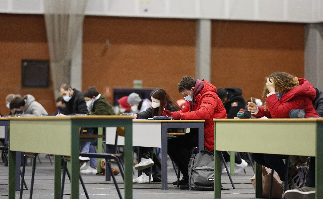 Examen en una universidad valenciana. 