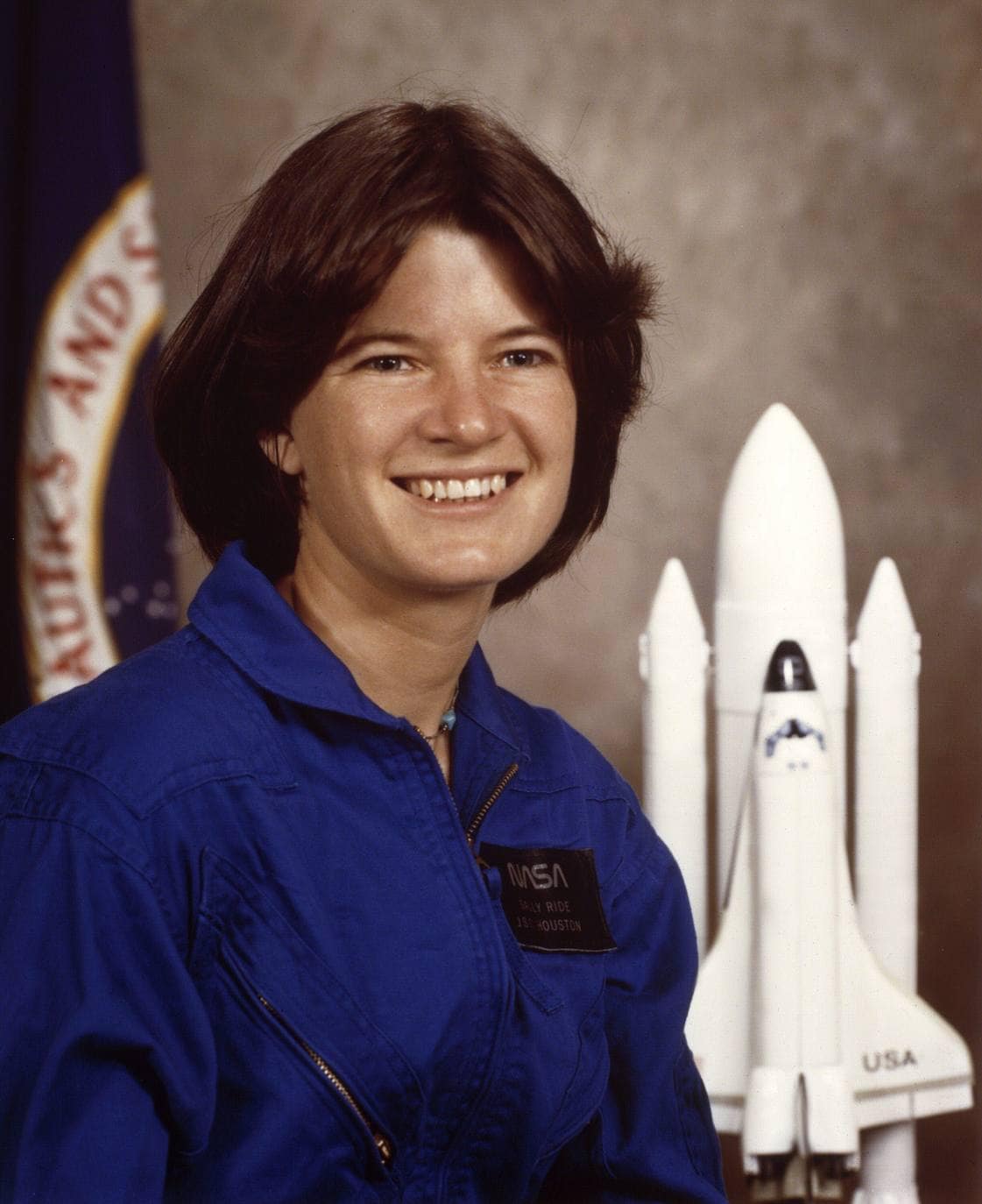 La foto fechada en enero de 1983 muestra a la astronauta de la NASA Sally Ride en el Centro Espacial Johnson en Houston. Ride fue la primera mujer estadounidense en volar al espacio,
