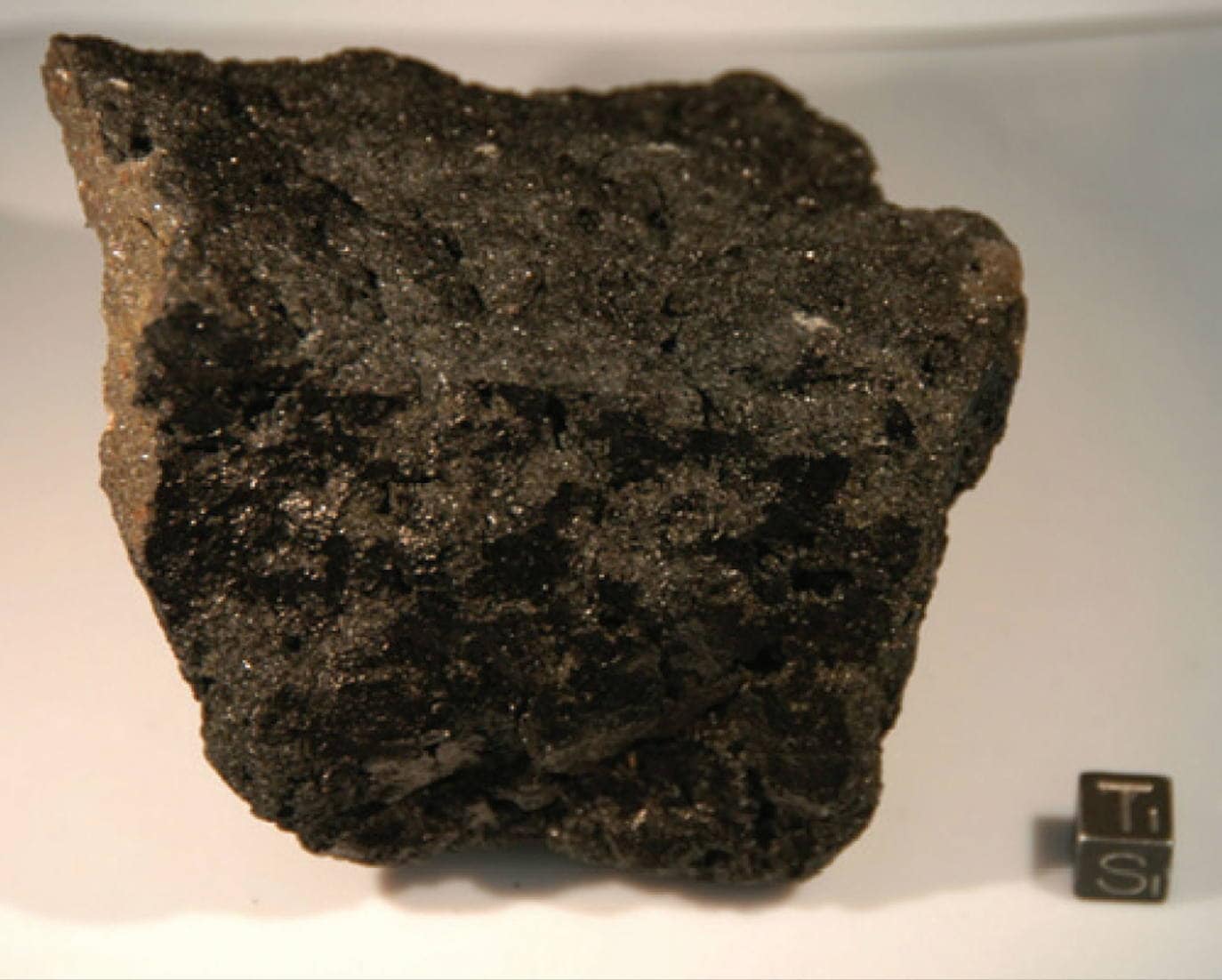 Muestra de un trozo de meteorito procedente de Marte encontrado en la Antártida por unos científicos estadounidenses. 