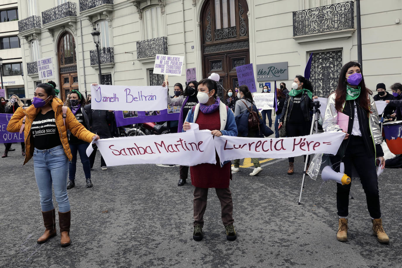 Uno de los actos en la Plaza del Ayuntamiento de Valencia