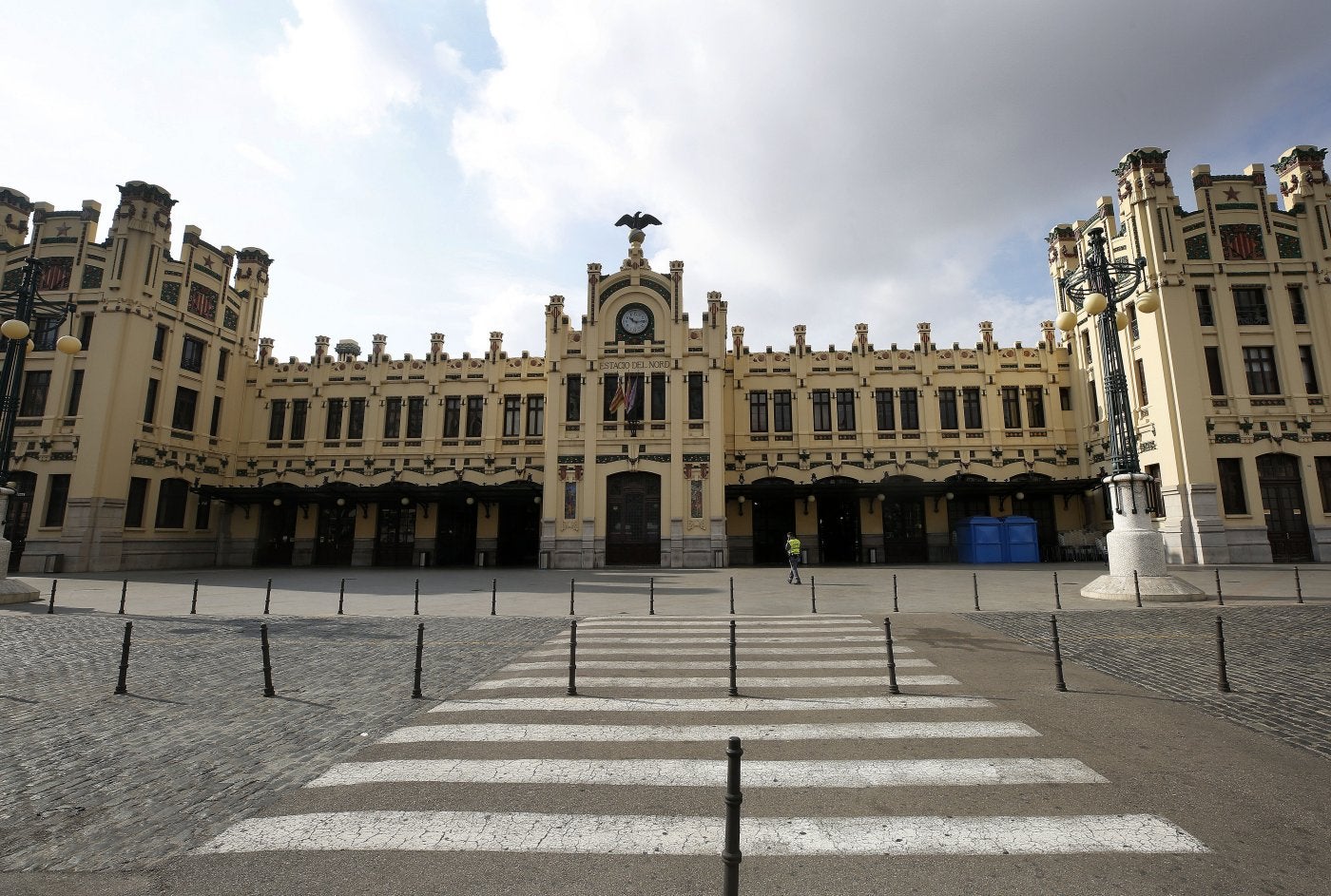 Joya del modernismo. El edificio de Demetrio Ribes es una de las postales turísticas de Valencia y uno de los mejores ejemplos de la arquitectura de la época.