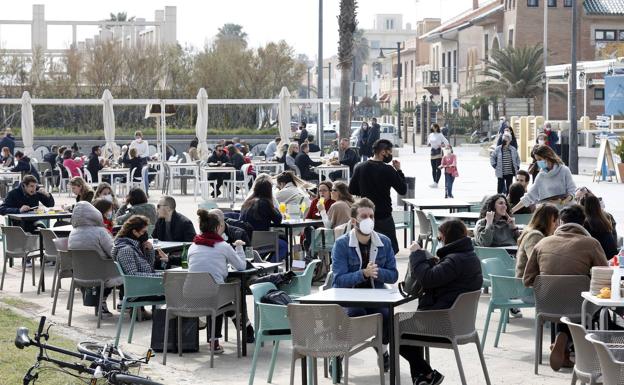 Cuándo podrán los bares de Valencia servir en el interior