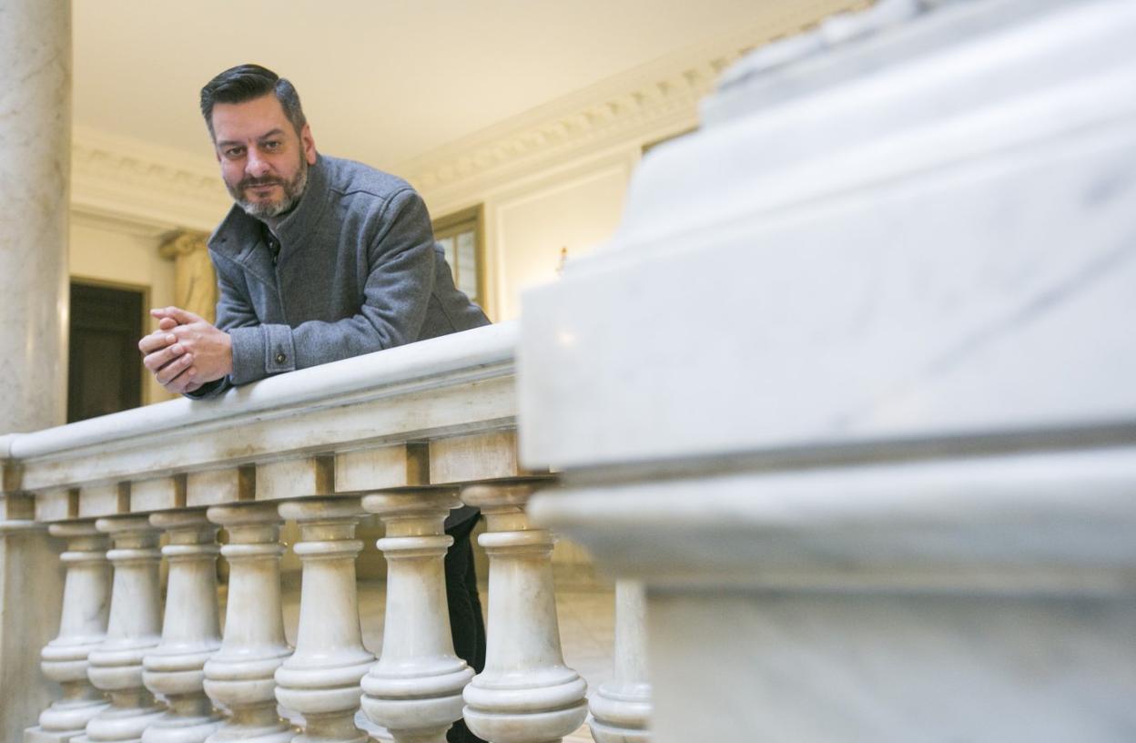 El concejal de Cultura Festiva, Carlos Galiana, en el Ayuntamiento de Valencia. damián torres