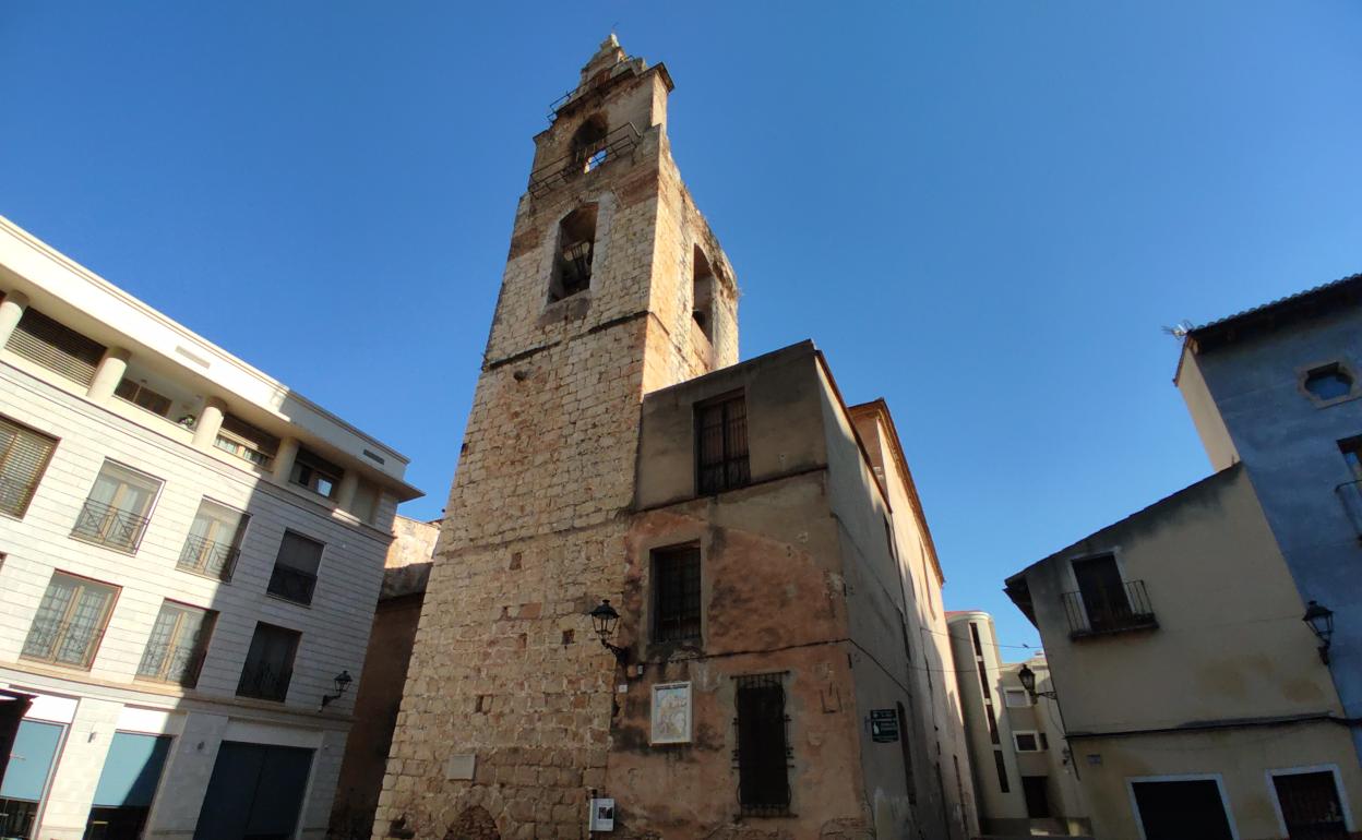 La iglesia Santa Catalina de Alzira pide a sus fieles que aporten un euro al día para rehabilitar la torre