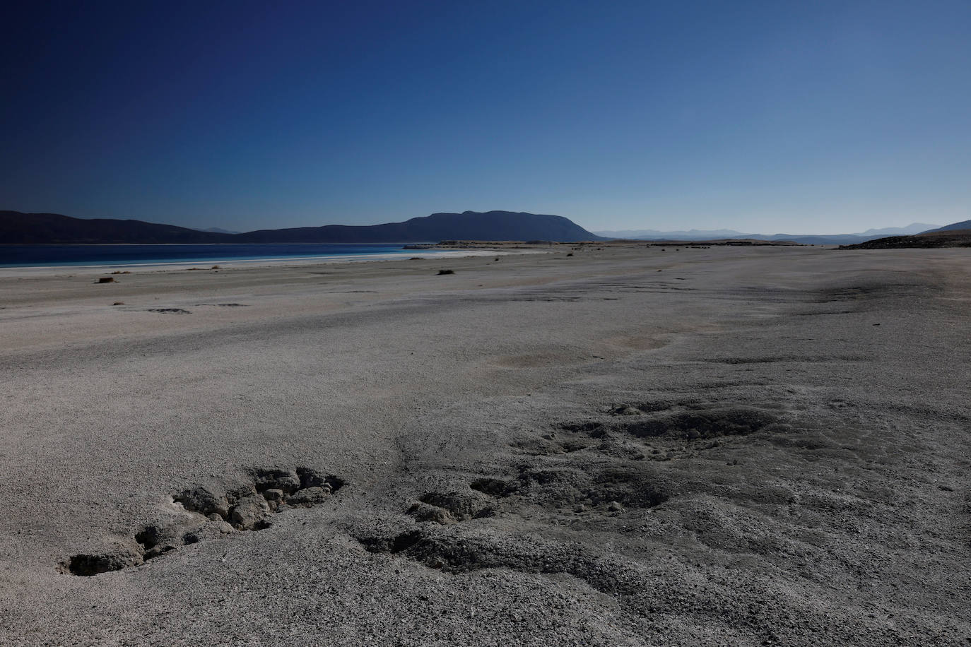 Un lago de unos 40 kilómetros cuadrados en el suroeste de Turquía ha atraído la atención de los científicos por las similitudes que ven con el cráter Jezero de Marte, donde ha aterrizado el explorador Perseverance de la NASA. Los investigadores creen que el lago Salda, en la provincia de Burdur, comparte características minerales y geológicas similares al cráter Jezero.