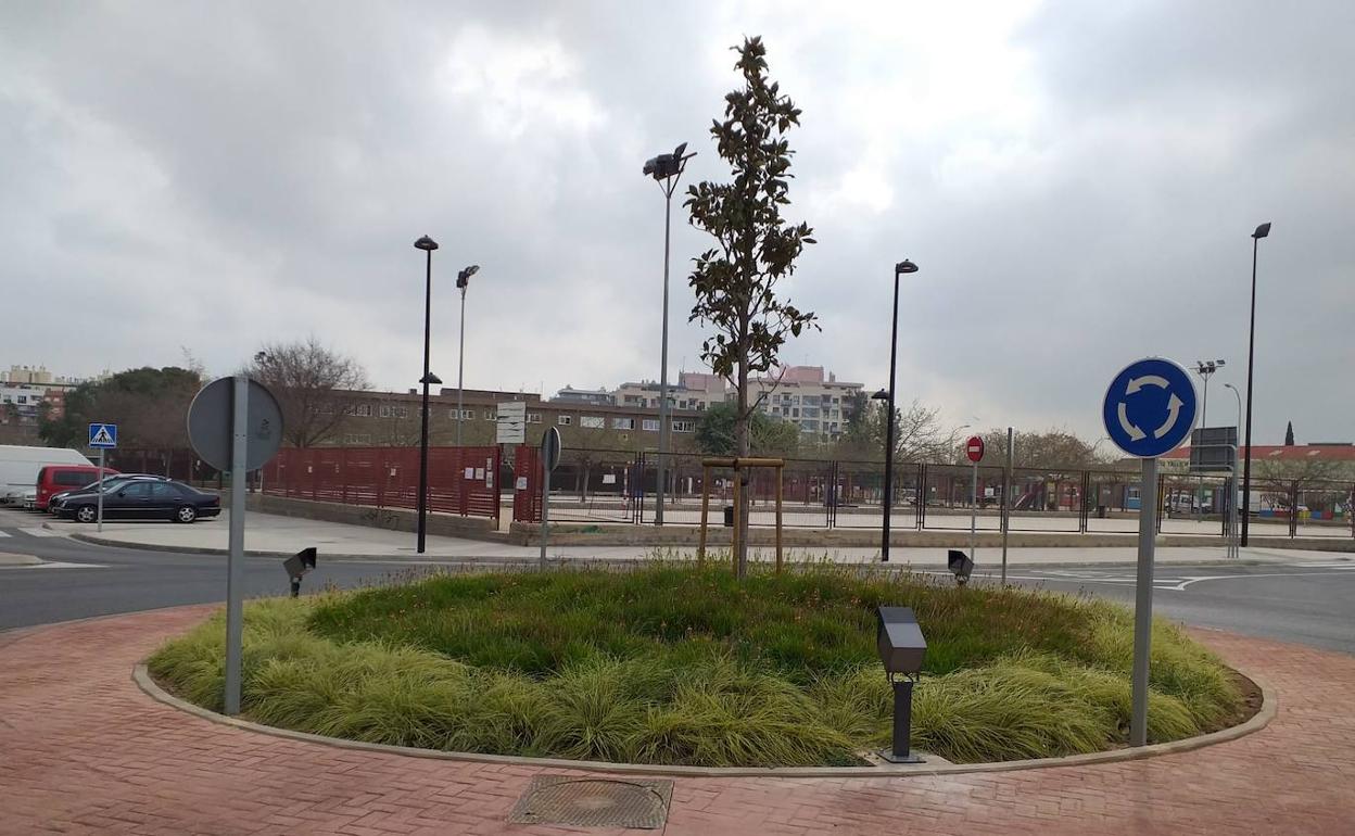 Una rotonda ajardinada del municipio. 