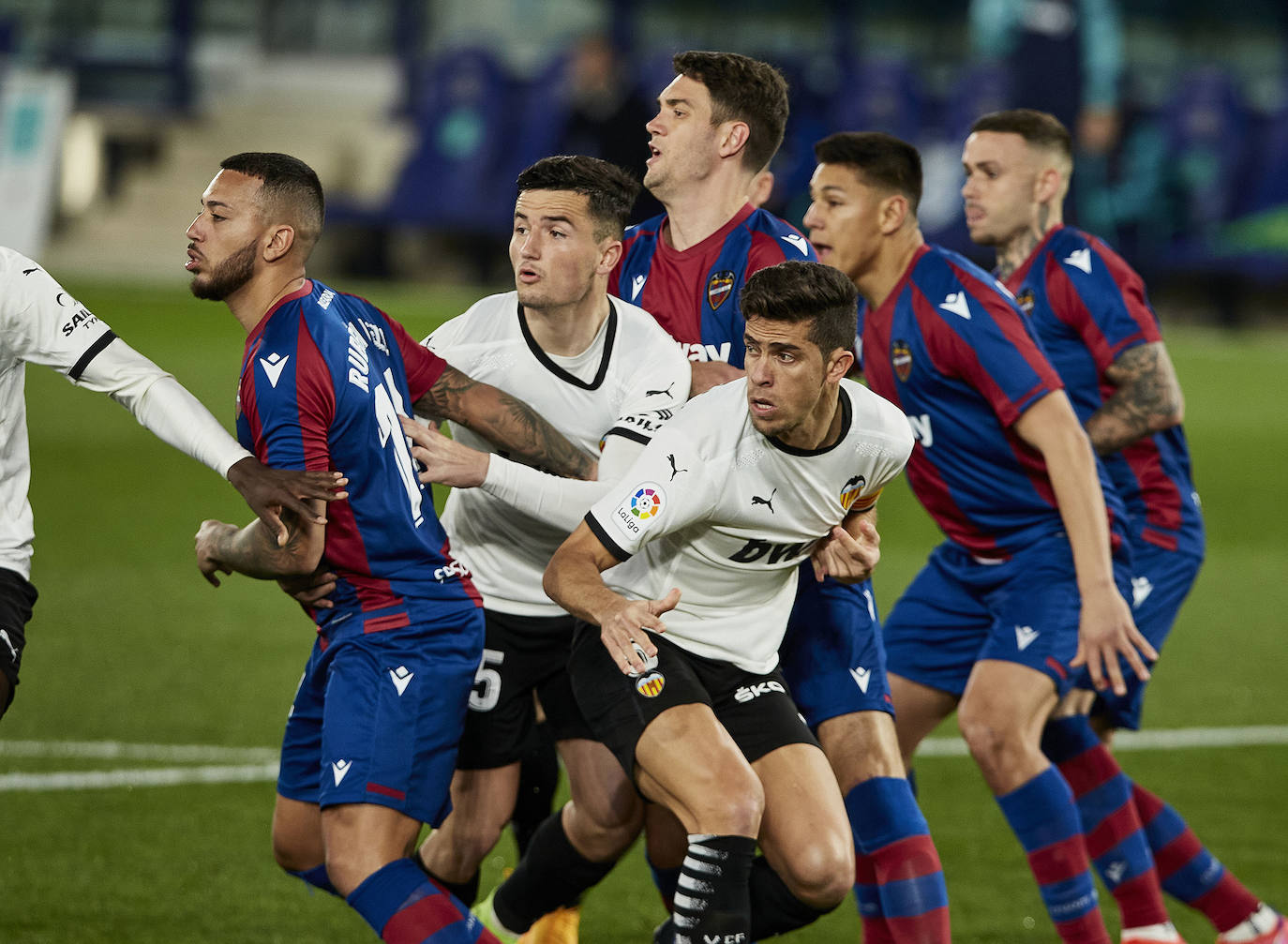 Las mejores imágenes del derbi entre el Levante UD y el Valencia CF