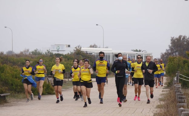 Miembros de Runners Ciutat de València, durante una de las carreras que orgaizaron a nivel interno. 