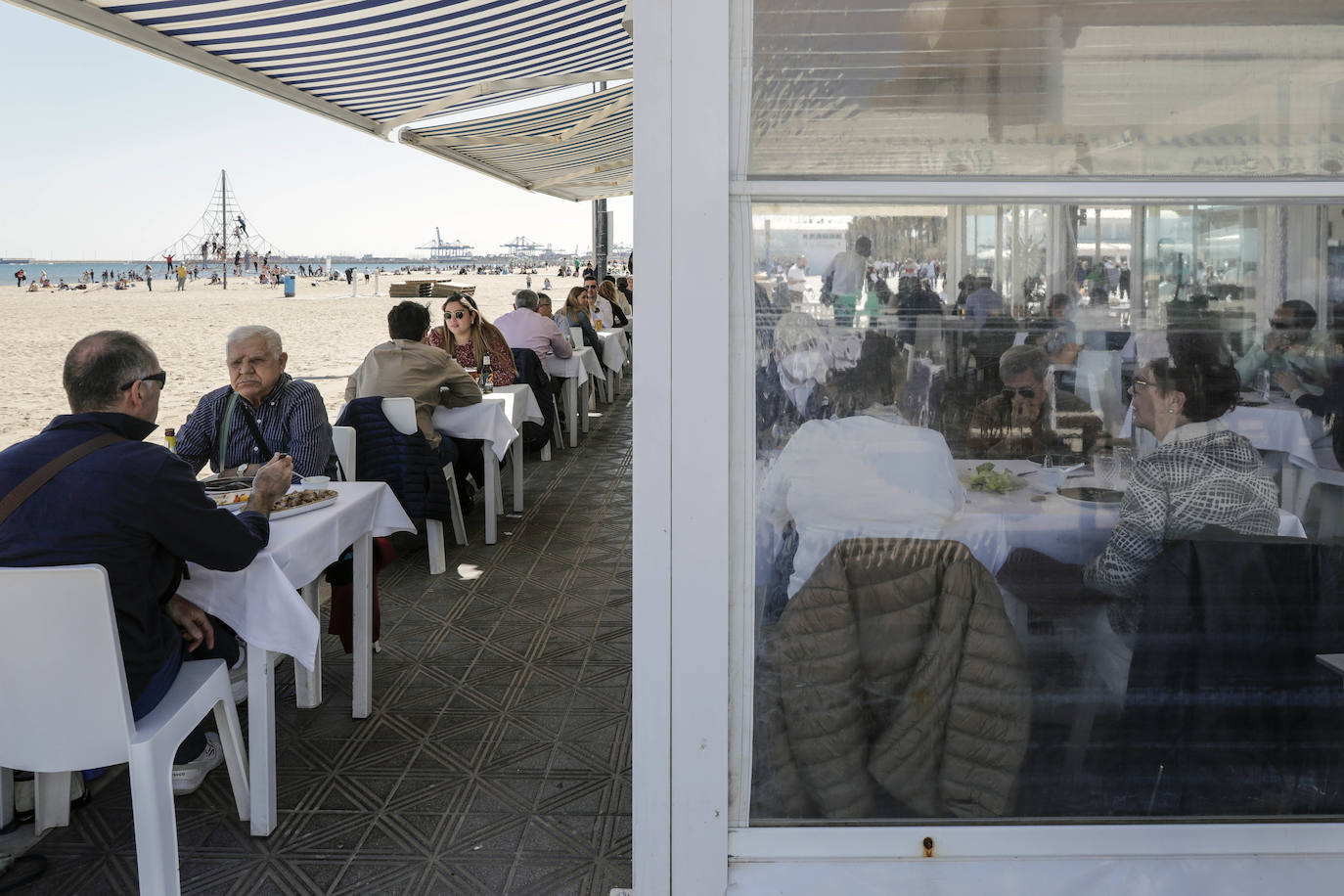 Fotos: Las terrazas se desbordan en Valencia