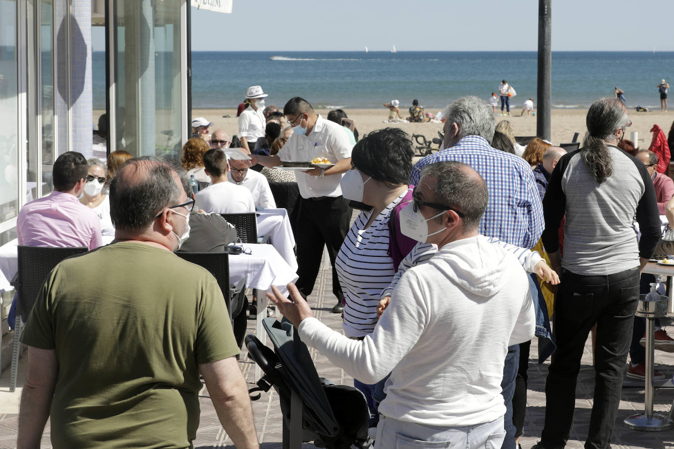 Fotos: Las terrazas se desbordan en Valencia