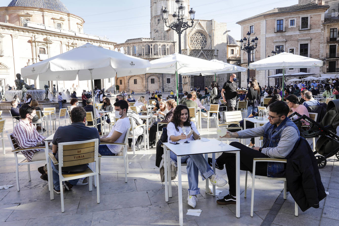 Fotos: Las terrazas se desbordan en Valencia