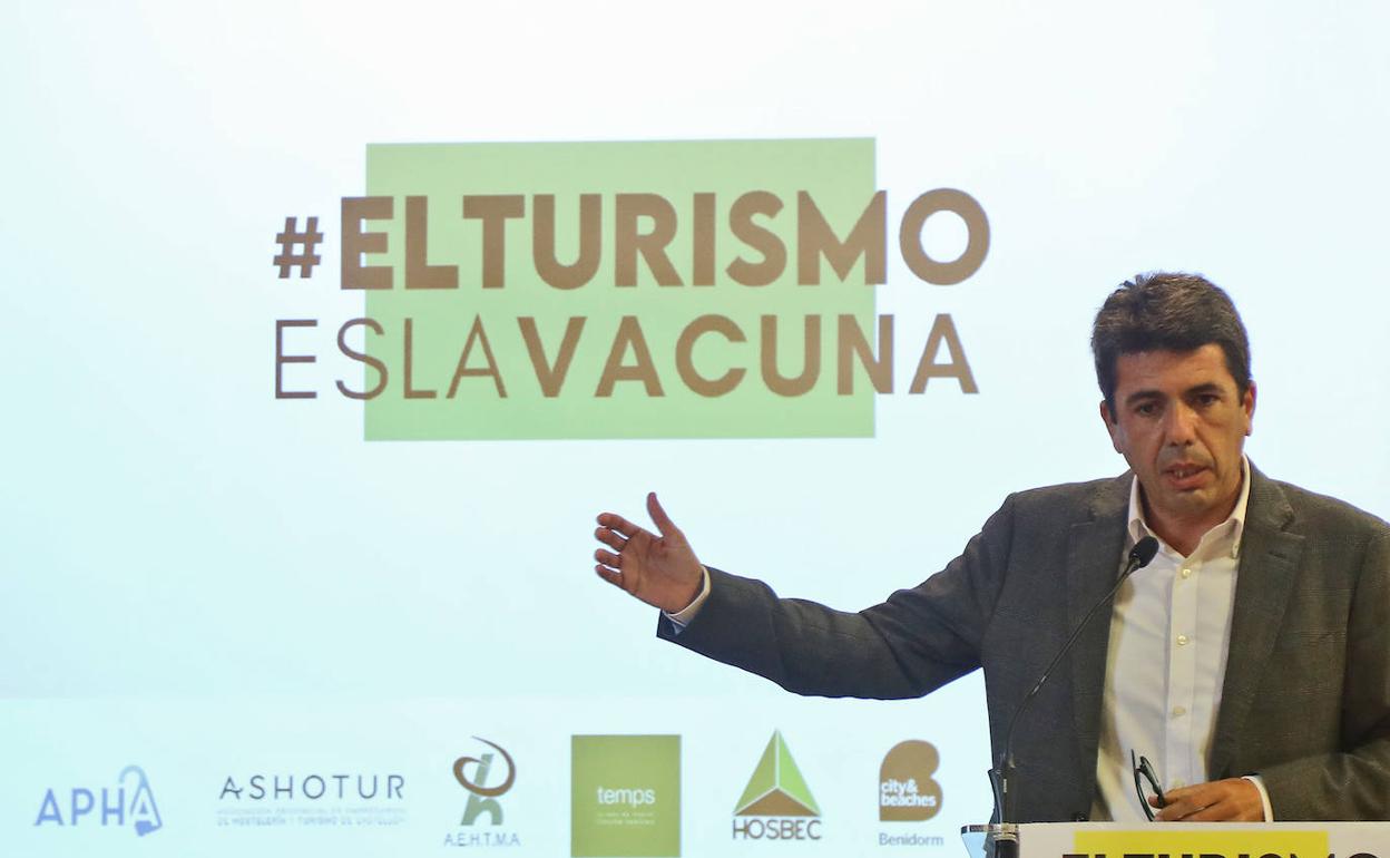 El presidente de la Diputación de Alicante, Carlos Mazón, durante su intervención este lunes en Benidorm. 