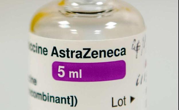 Los síntomas que alertan de una reacción adversa a la vacuna de AstraZeneca