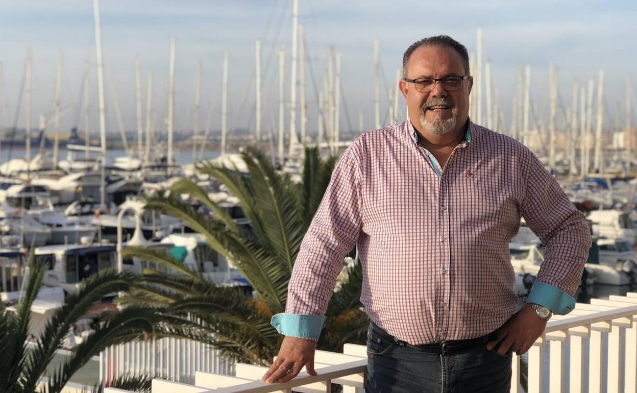 Ramón López, en el puerto de Torrevieja. 