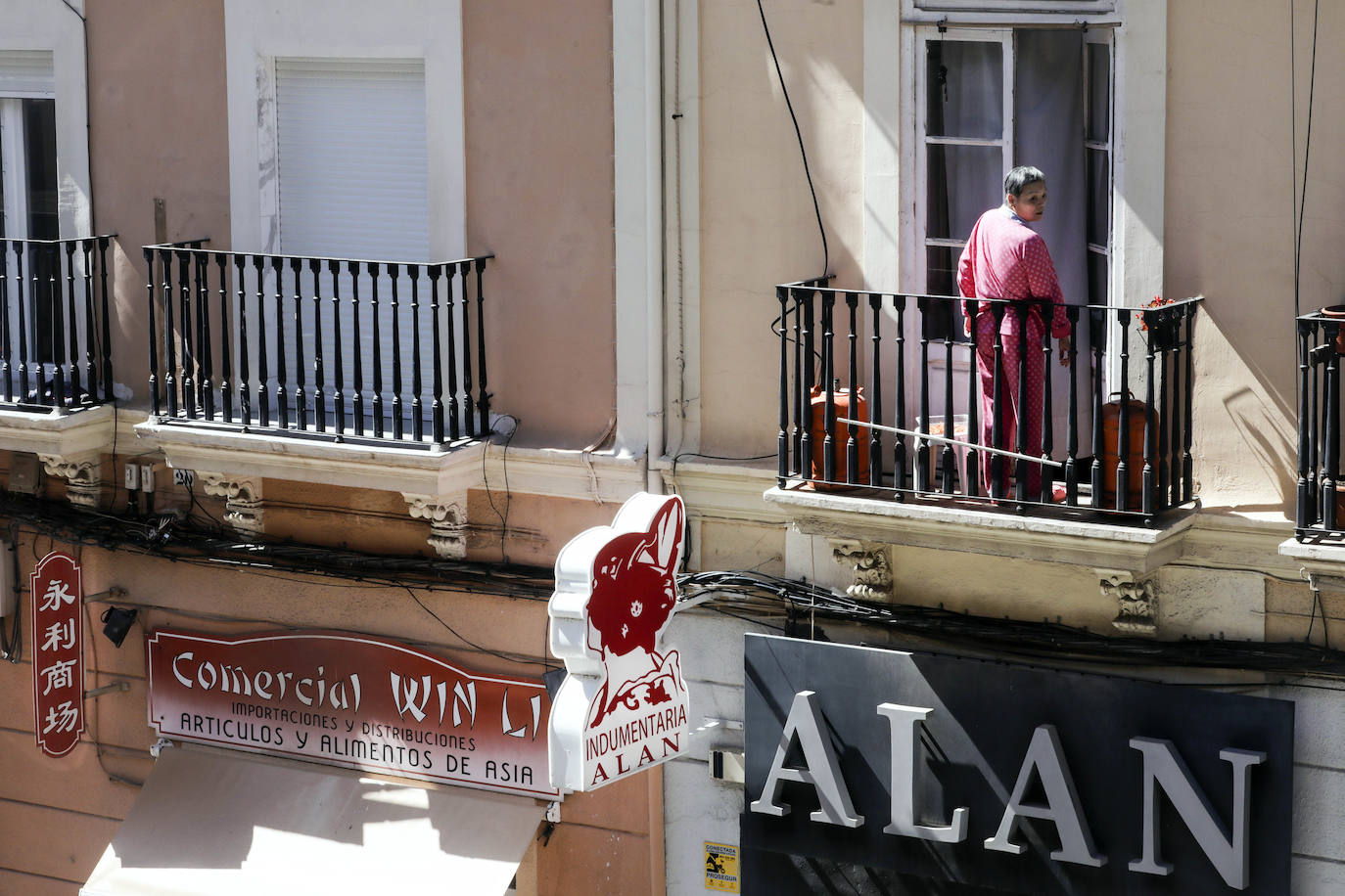 Algunos vecinos y comerciantes ya no se niegan a que la zona se denomine 'Chinatown'si eso va a dar visibilidad y visitantes. Otros muestran su firme rechazo a una iniciativa impulsada desde los presupuestos participativos del Gobierno municipal con el voto a favor de sólo 342 personas.