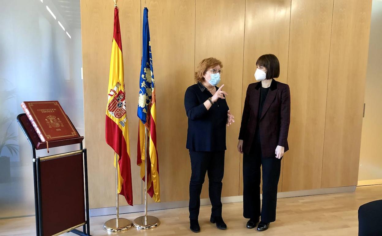 La alcaldesa Diana Morant con la delegada del Gobierno, Gloria Calero. 