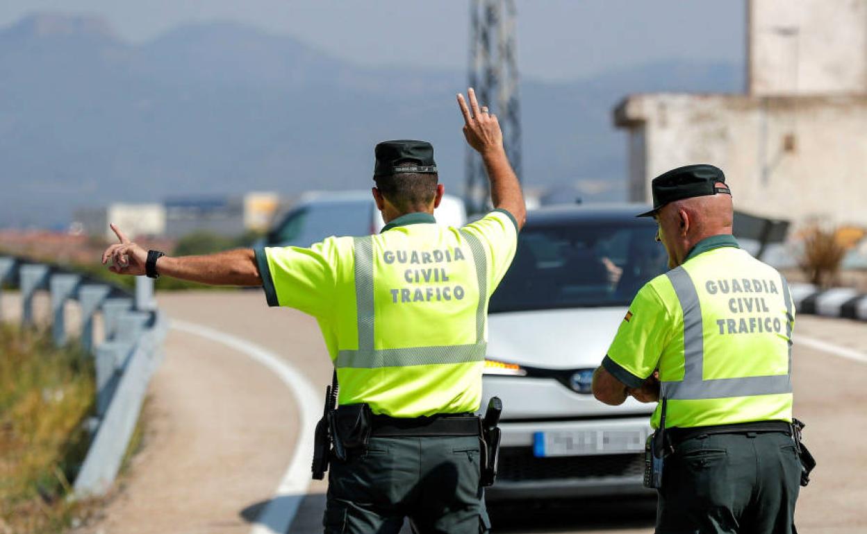 Control de la Guardia Civil de Tráfico.