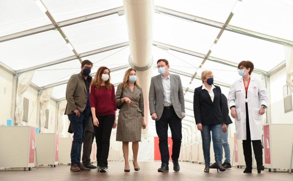 El president, Ximo Puig, y la consellera de Sanitat, Ana Barceló, visitan el hospital de campaña de La Fe.