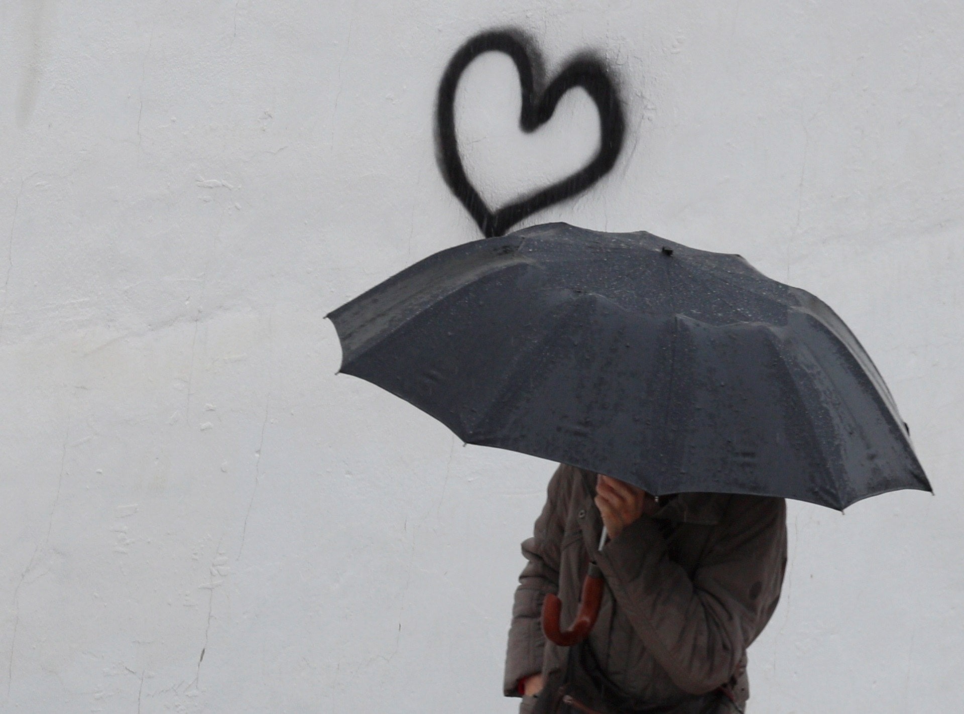 La Comunitat Valenciana cierra el invierno y da entrada a la primavera con lluvias y un ambiente frío. Aemet ha activado el aviso amarillo y prolonga hasta el sábado la probabilidad de precipitaciones y nevadas. 