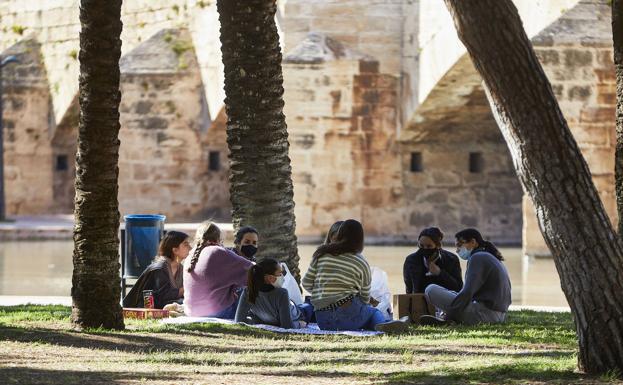 Un grupo de jóvenes en Valencia. 