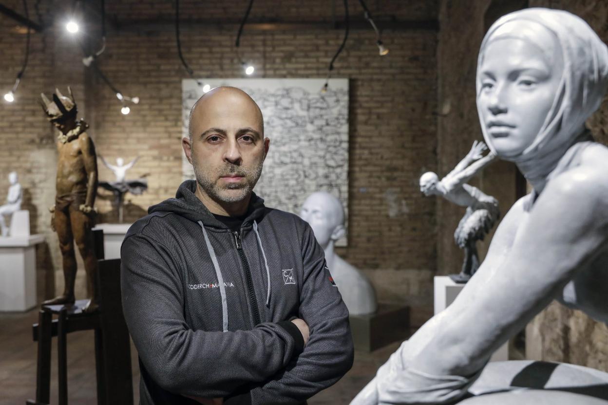 Javier Malavia, uno de los componentes del dúo de escultores Coderch & Malavia. I. Marsilla