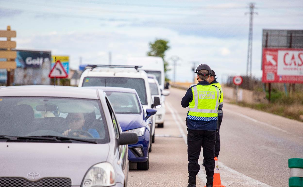 Control policial en Cullera. 