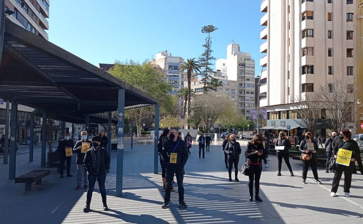 Protesta peluqueros y propietarios de salones de belleza, esta semana en La Montanyeta de Alicante. 