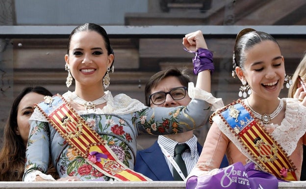 Los granaderos del Cabanyal impondrán la medalla de clavariesas de honor a las falleras mayores