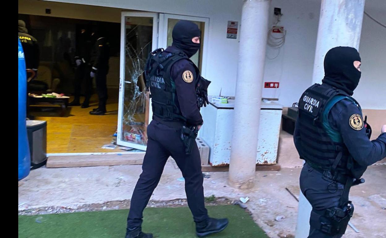 Así estaba el hostal que asaltaron los detenidos.