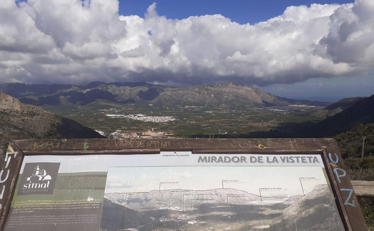 Vista panorámica de la Valldigna y algunos municipios que la integran desde el mirador de La Visteta. 
