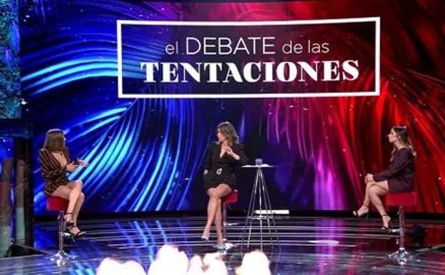 Marina, Sandra Barneda y Lucía, durante el debate.