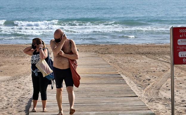 Valencia no quiere la mascarilla en la playa