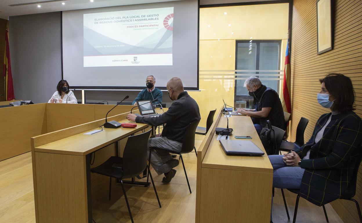 El acto de presentación del plan de gestión de residuos. 