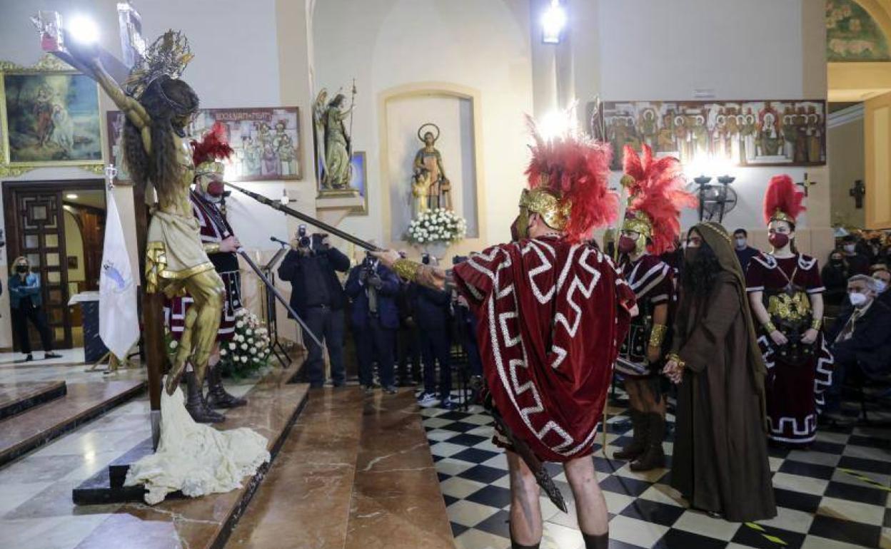 Escenificación del prendimiento y la lanzada de la Corporación de Longinos. 