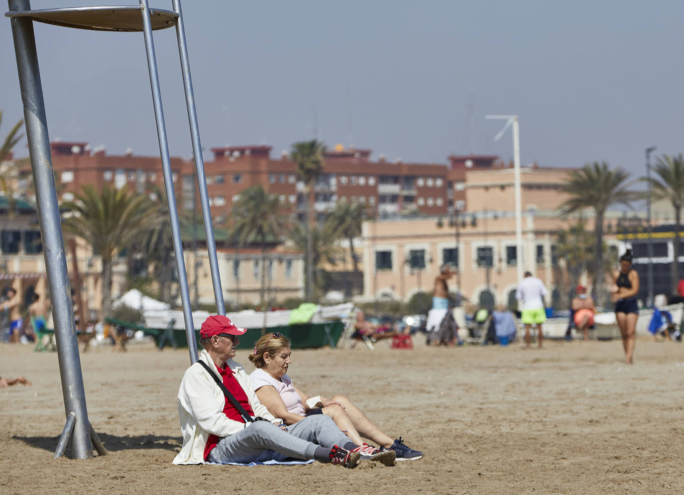 Este miércoles entra en vigor la obligatoriedad de llevar mascarilla en cualquier espacio público, incluso aquellos en los que se garantice la separación entre personas de más de 1,5 metros.