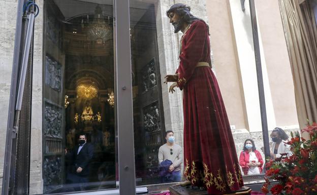 Semana Santa en Valencia | Cañizares acompaña a Jesús de Medinaceli en el recorrido por hospitales y cementerios