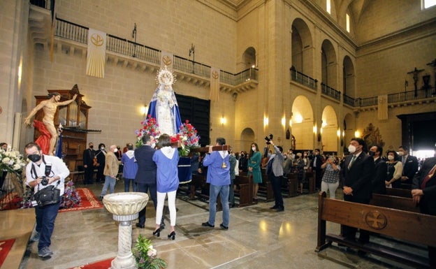 El alcalde, Luis Barcala, durante el acto de este mediodía en la Concatedral de San Nicolás. 