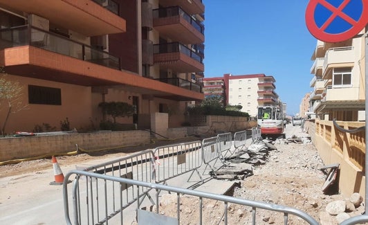 Obras de reurbanización en la calle Blasco Ibáñez de la playa. 