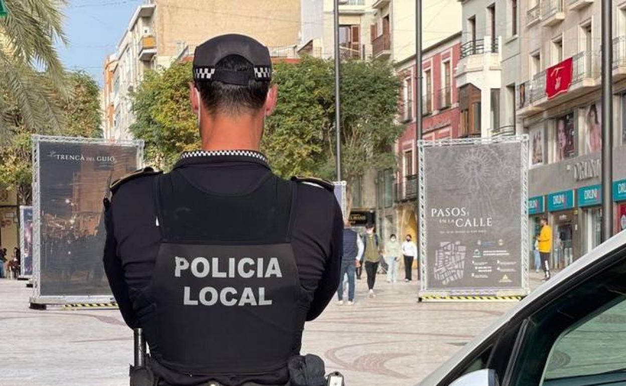 El arrestado se enfrenta a un delito contra la salud pública. 