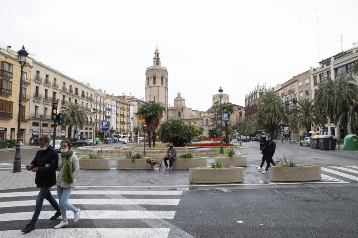 La plaza de la Reina, ayer con la catedral al fondo de la imagen. iván arlandis
