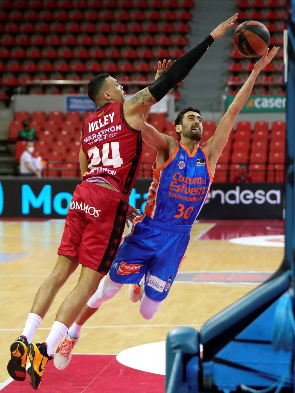 Fotos: Las mejores imágenes del Casademont Zaragoza - Valencia Basket