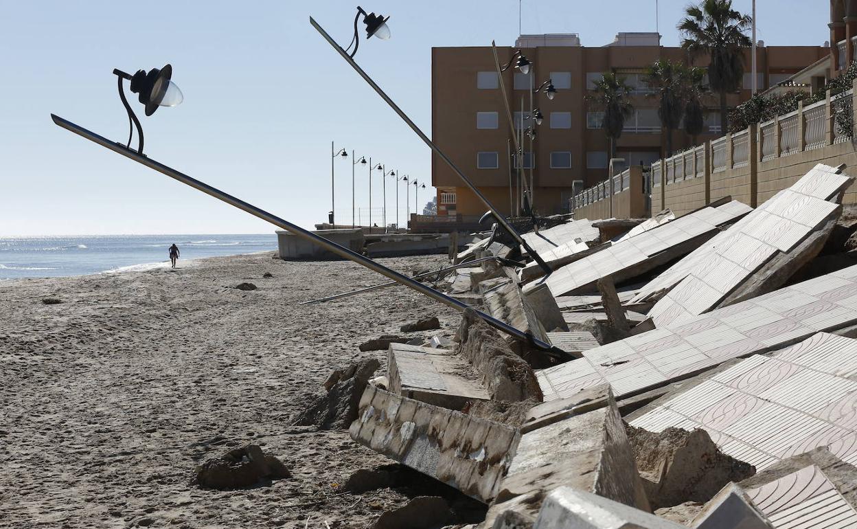 Efectos del temporal Gloria en la playa de El Perelló. 