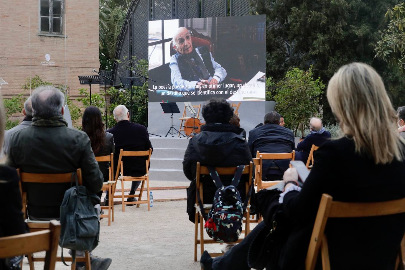 Fotos: Valencia brinda su homenaje a Brines